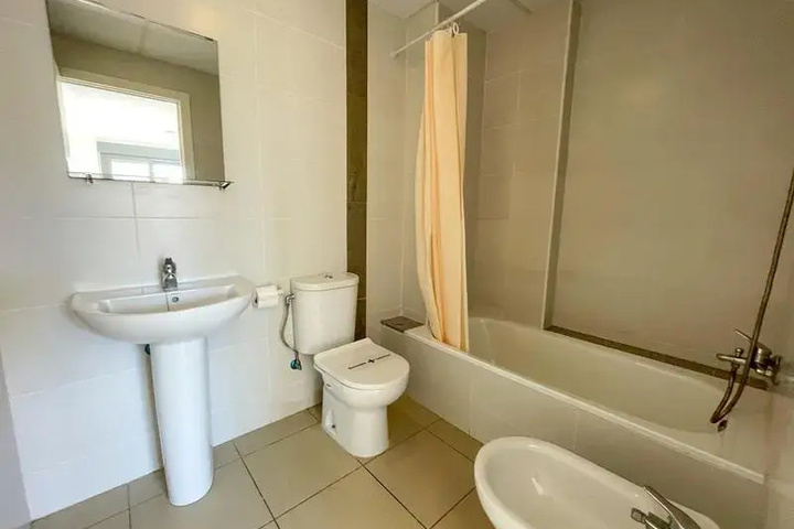 Room 8 of 12