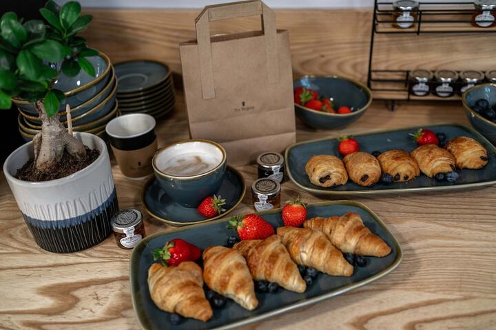 Breakfast/Coffee Service 29 of 35