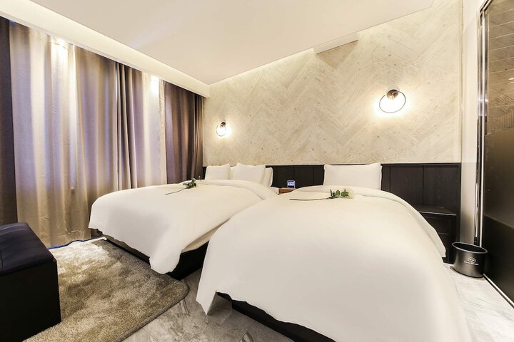 Room 40 of 74