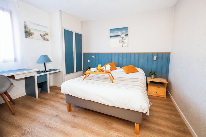 Room 6 of 30