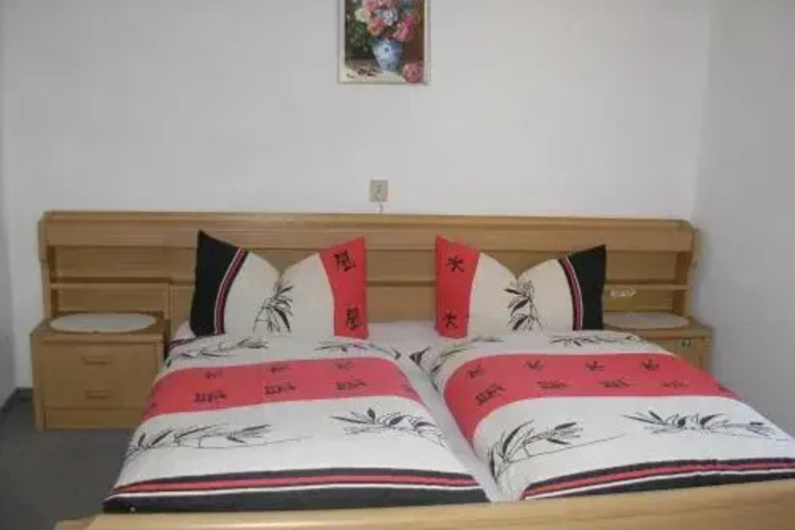 Room 4 of 11