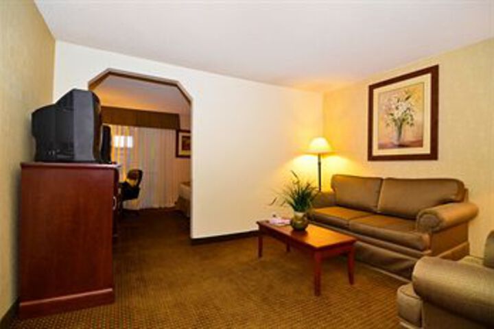 Room 27 of 38