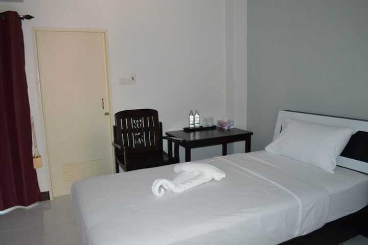 Room 4 of 38