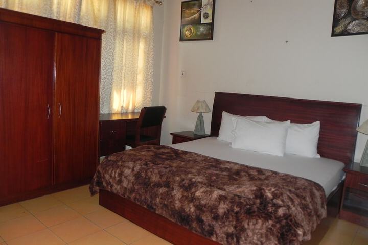 Room 6 of 25