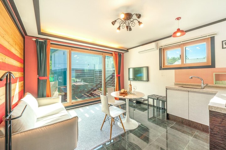 Room 2 of 78