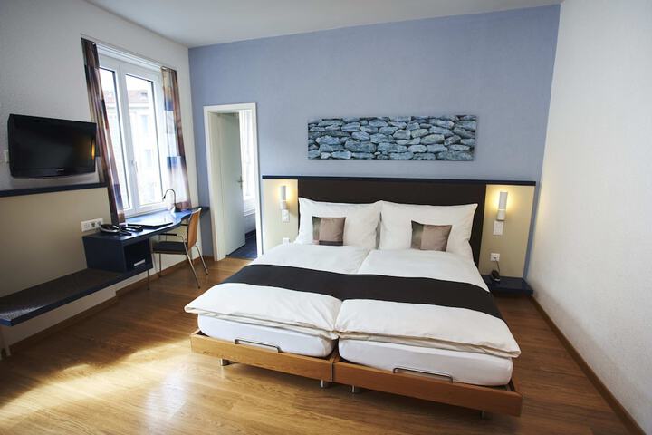 Room 42 of 64