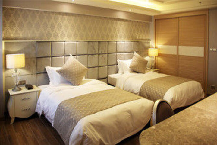 Room 12 of 27