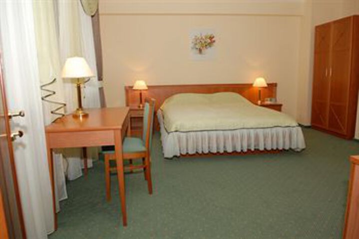 Room 8 of 15