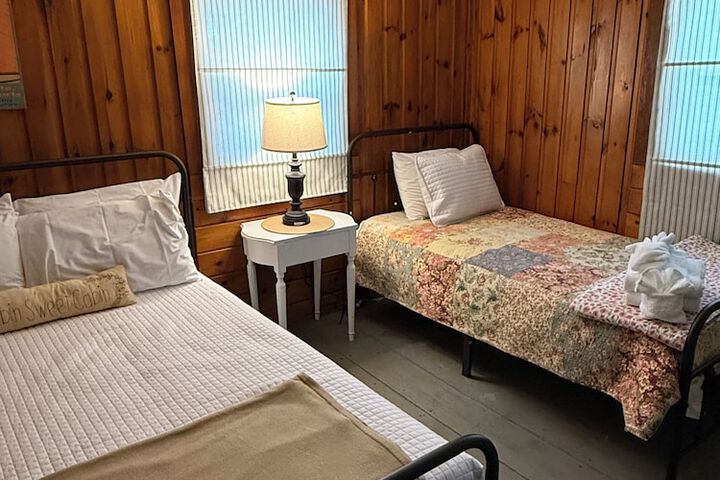 Room 27 of 212