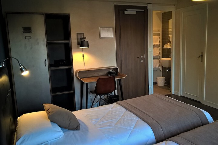 Room 13 of 90