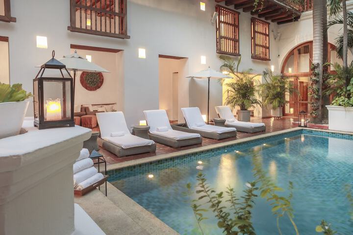 Pool Hotel