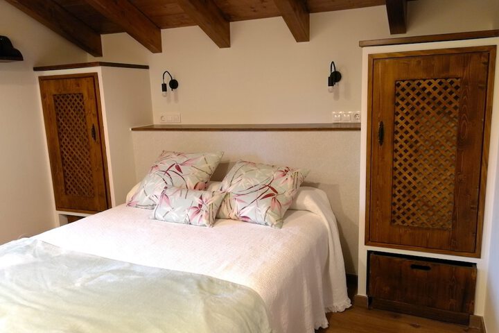 Room 8 of 33