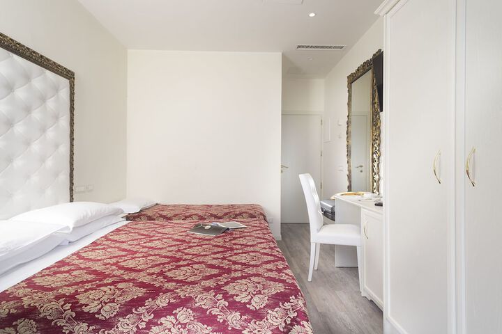 Room 8 of 36