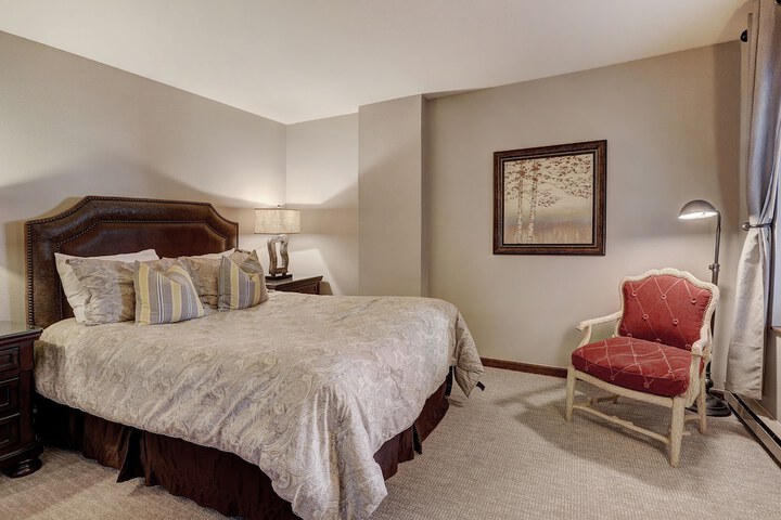 Room 8 of 70