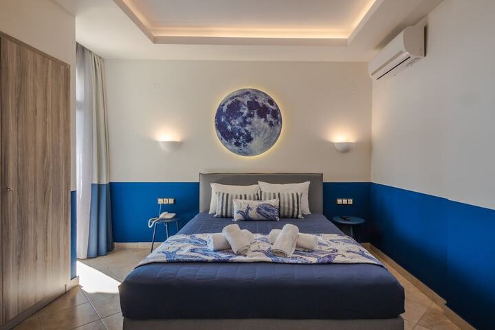 Room 9 of 182