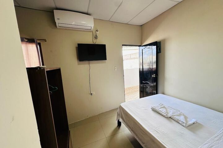 Room 12 of 25