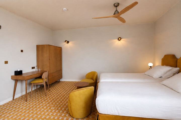 Room 25 of 88