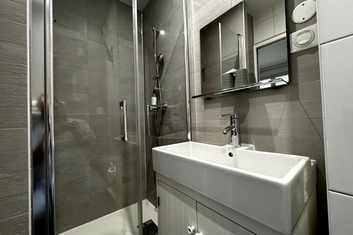 Room 6 of 29