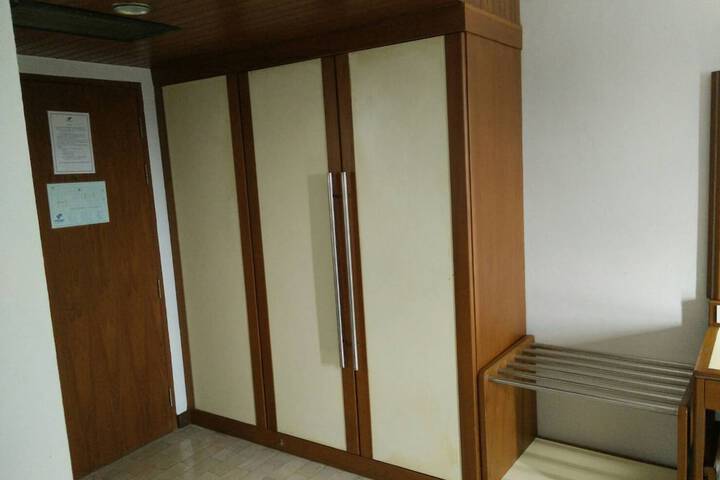Room 102 of 143