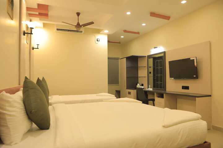 Room 35 of 114