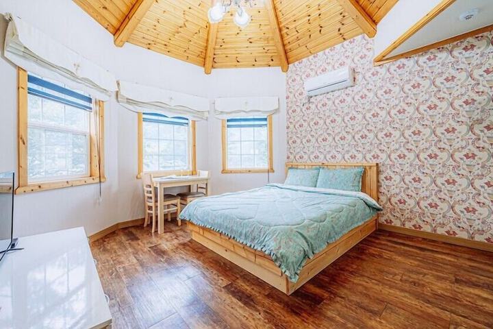 Room 3 of 83
