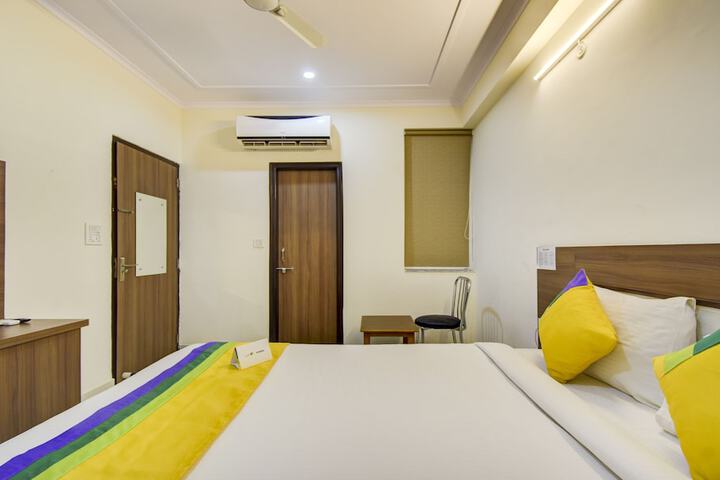 Room 13 of 19
