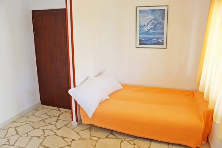 Room 3 of 13