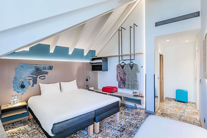 Room 11 of 89