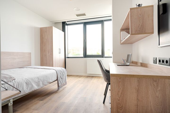 Room 4 of 18