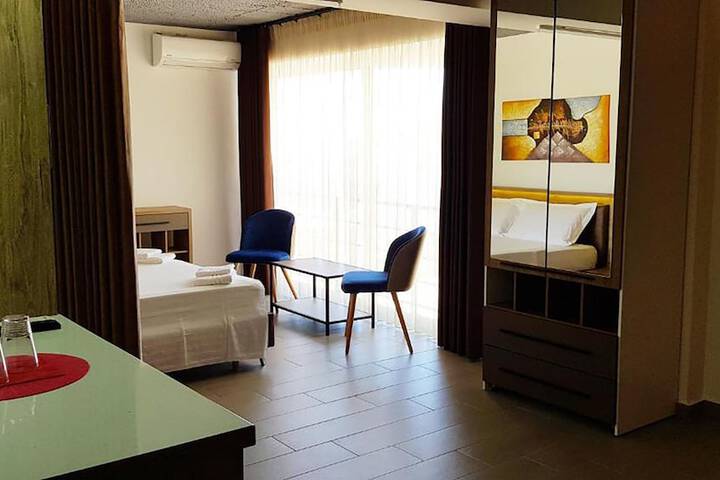 Room 2 of 86