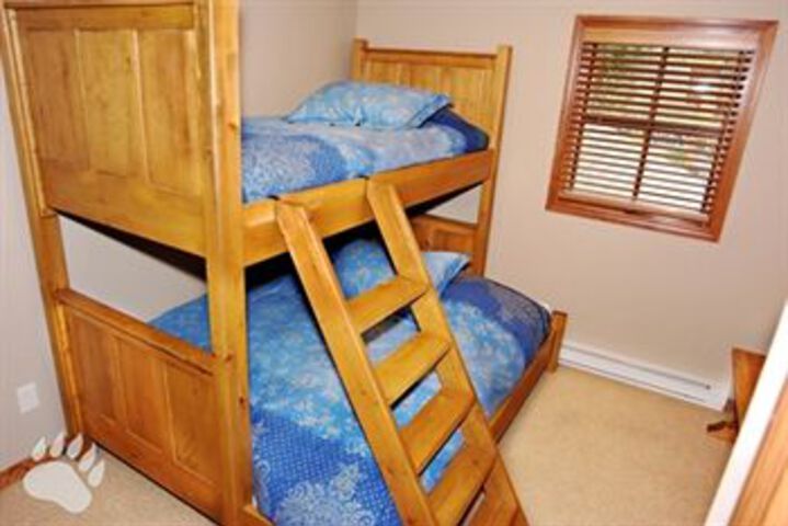 Room 8 of 16