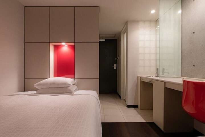 Room 6 of 42