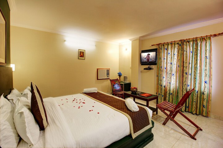 Room 12 of 37