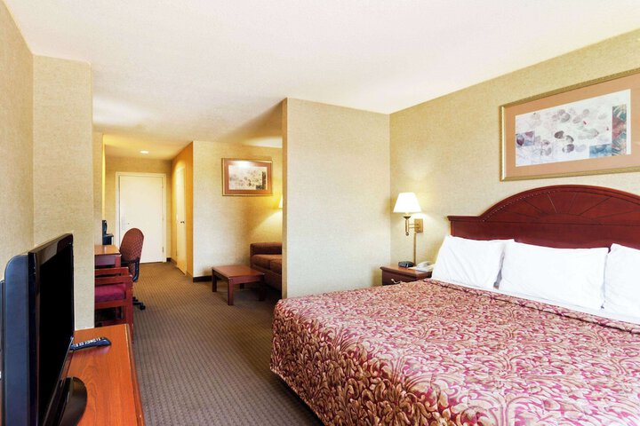 1 King Bed (9 of 19)
