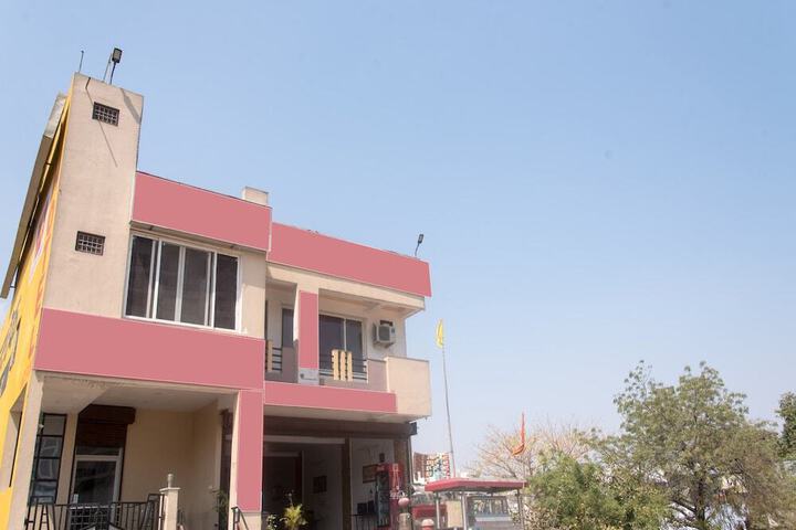 OYO 11743 HOTEL SHREE KRISHNA