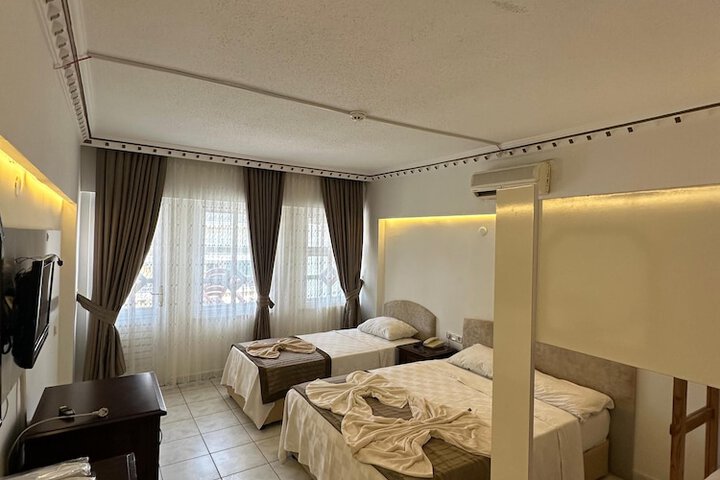 Room 32 of 46