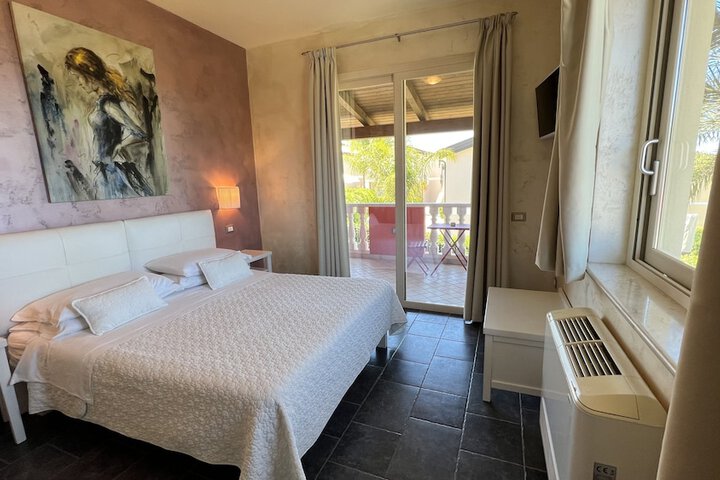 Room 32 of 183