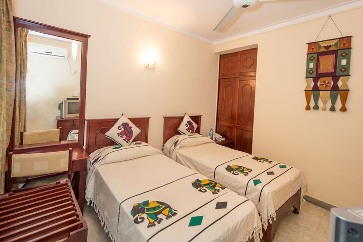 Room 16 of 40