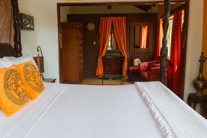 Room 4 of 16