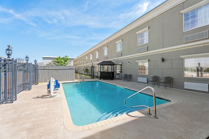 Pool 38 of 46