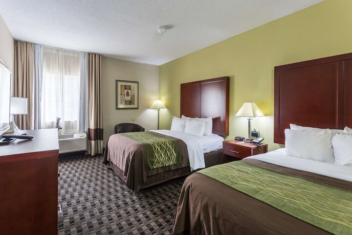 2 Queen Beds (3 of 8)