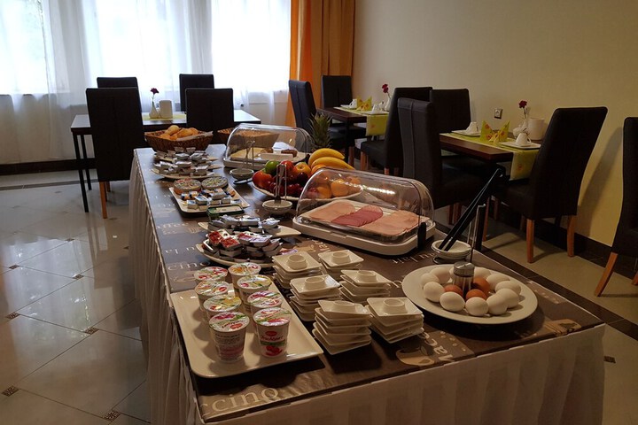 Dining 65 of 79