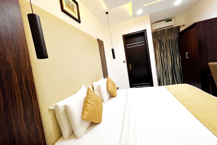 Room 14 of 100