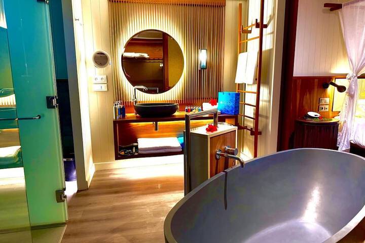 Room 10 of 12