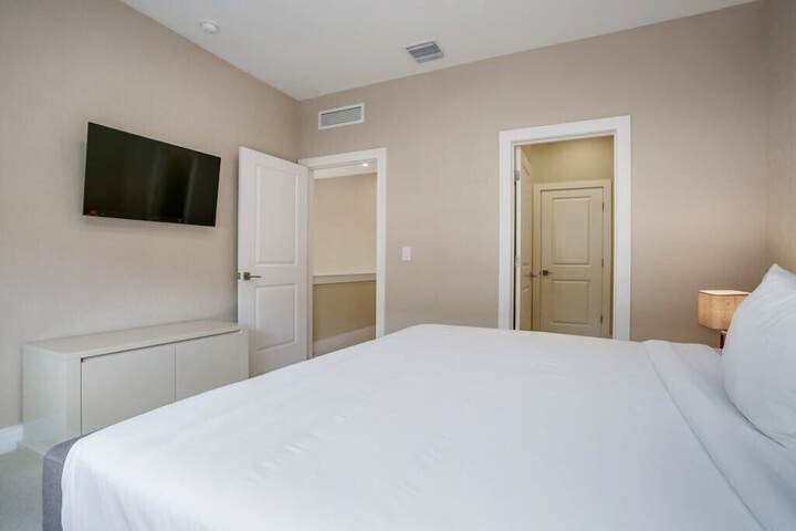 Room 9 of 48