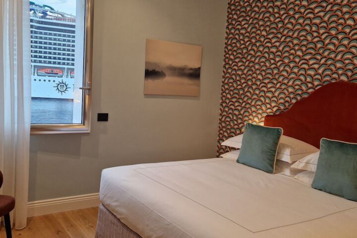 Room 14 of 27