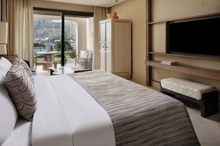 Room 27 of 74