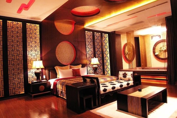 Room 42 of 100