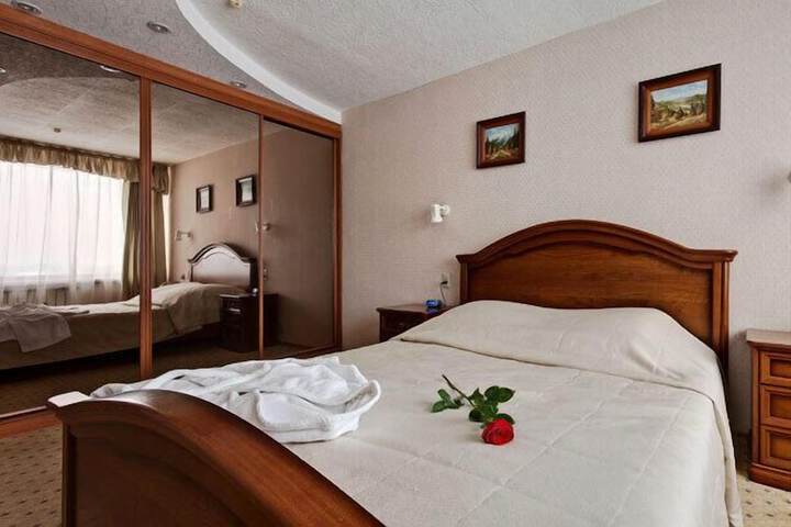 Room 4 of 99