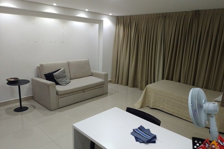 Room 6 of 16